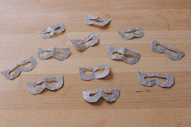 Csináld magad: farsangi ajtódísz