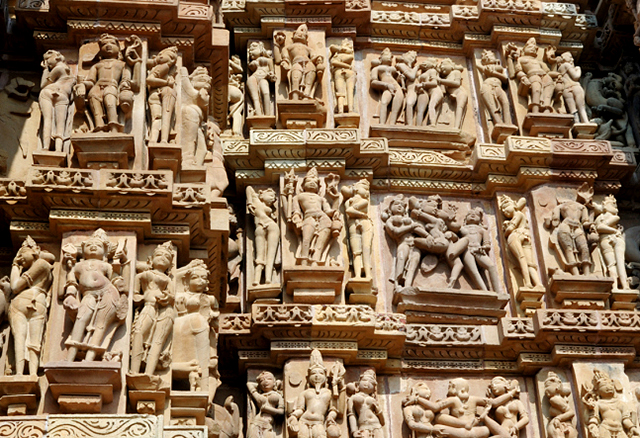 Káma-Szútra részletek egy hindu templomon, Khajurahoban