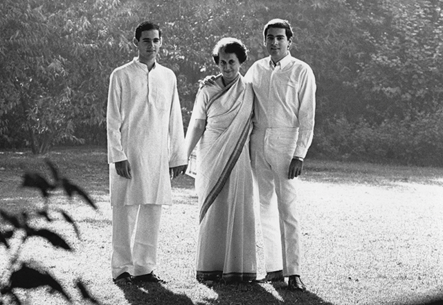 Szandzsajjal és Radzsivval, a fiaival