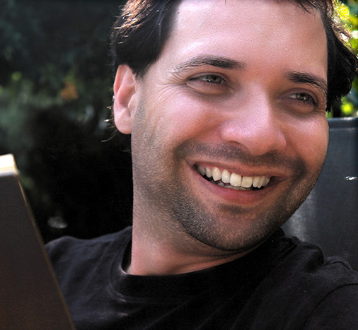 Óvó bácsiként diplomázott, most különleges ékszereket készít