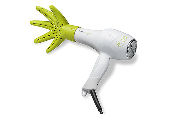 Íme a hajszárító, aminek keze van