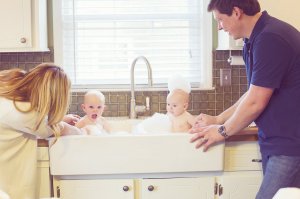 Fürdőző kisbabák - cuki fotók