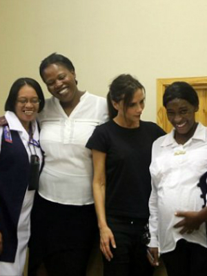 	 Victoria Beckham az AIDS ellen harcol