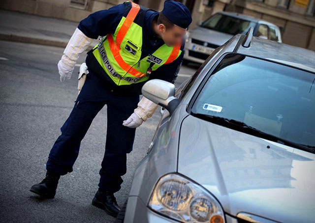 Zéró tolerancia: két pohár bor = félmilliós büntetés, egy év jogsi nélkül
