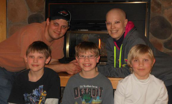 Gyerekei miatt hagyott fel a kezelésekkel a rákos anya