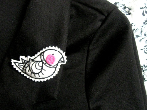 Csináld magad: madaras kitűző