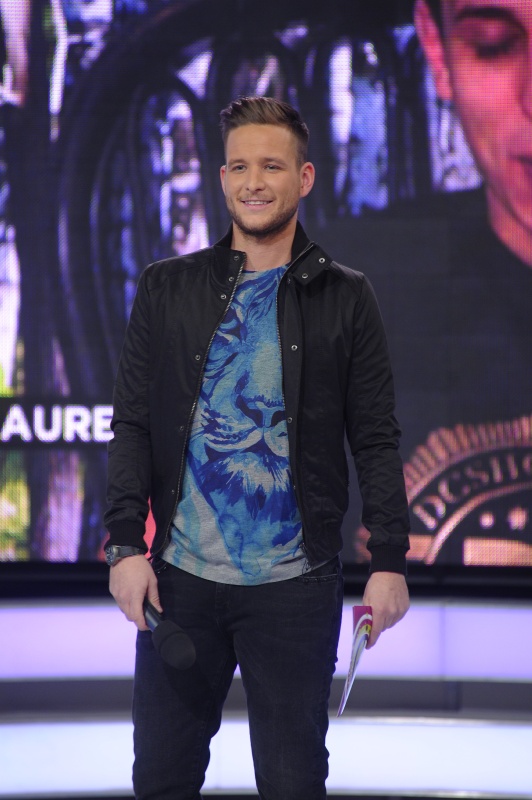 Istenes Bencét kicsapták az iskolából