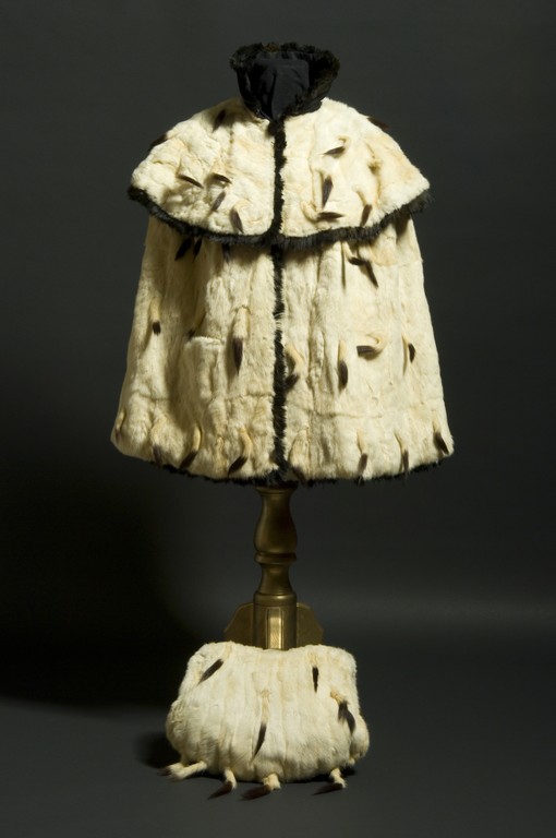 Nézd meg Sissi ruháit!