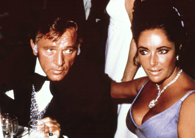 Gyilkos kövek, baljós ékszerek Gyilkos kövek, baljós ékszerek