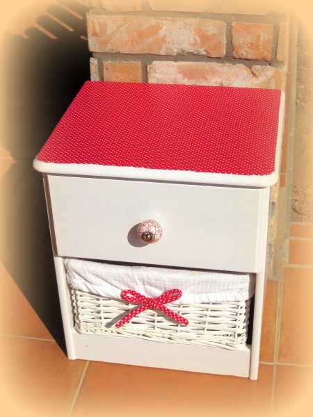 Csináld magad: tavaszias szekrényke