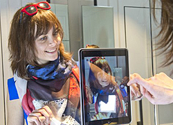 Trendi a próbafülkés önfotó