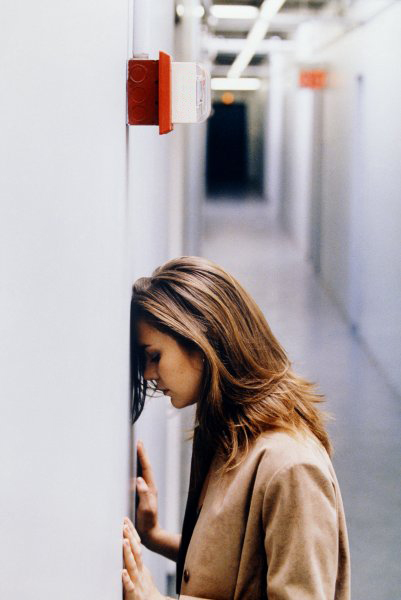 Elbocsátás: fájdalommentesebb, ha nő a főnököd?