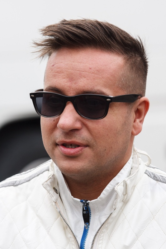 Elhagyta családját L.L.Junior - videó