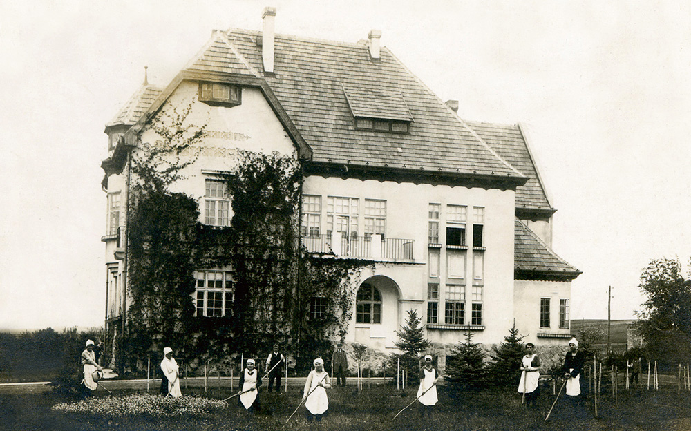 Kiss Manyi kecskét tartott, Tolnay Klári az ablakában nevelte a paprikát