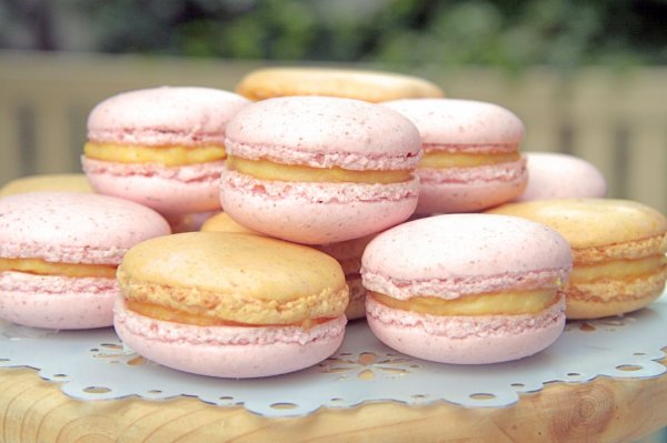 Segítség macaron formájában