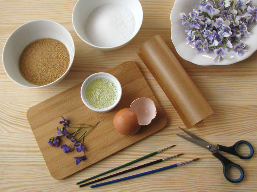 Ehető virág: fotókon az ibolya kandírozása Ehető virág: fotókon az ibolya kandírozása