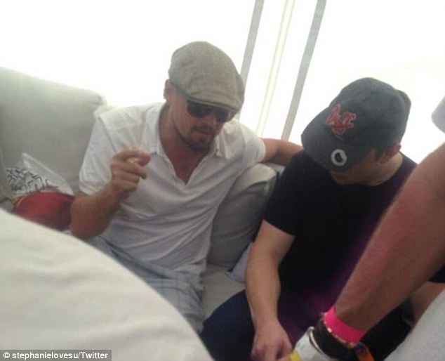 A Twitterre feltöltött fotó, amely a fesztiválon készült Leoról aznap, amikor a táncolós felvétel is felkerült a világhálóra