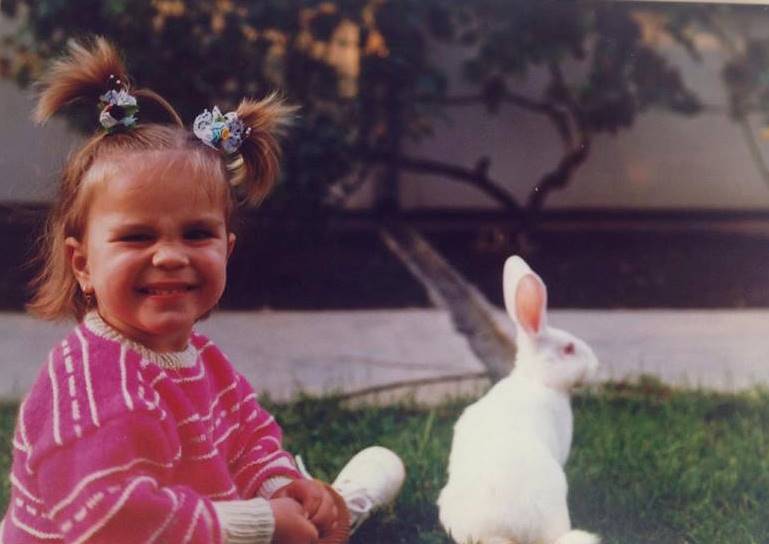 Marenec Fruzsi a húsvéti nyuszival Marenec Fruzsi a húsvéti nyuszival