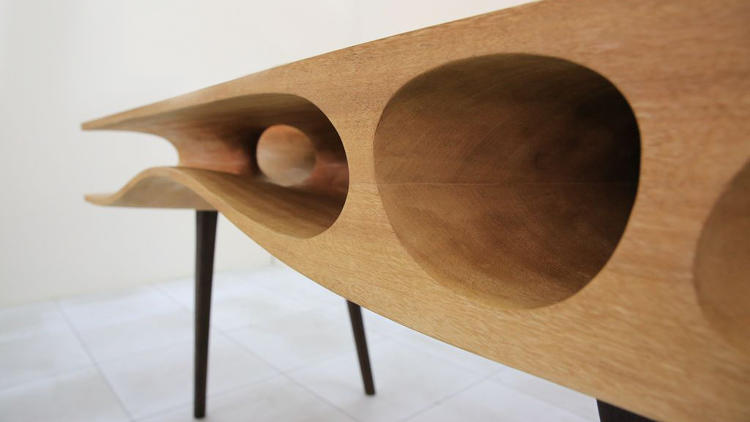 Itt a cicabiztos asztal!