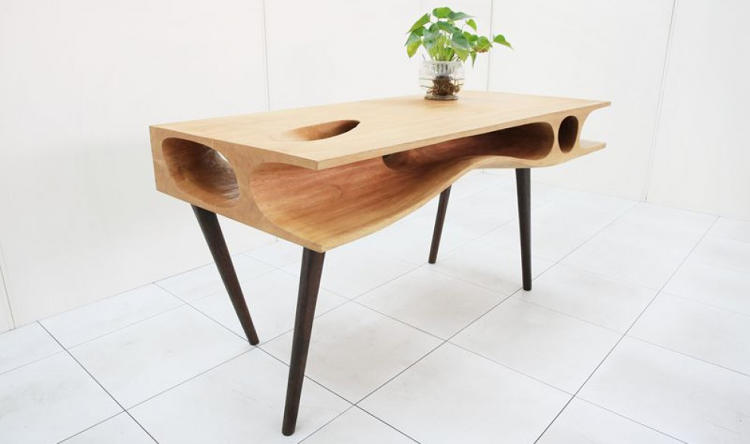 Itt a cicabiztos asztal!