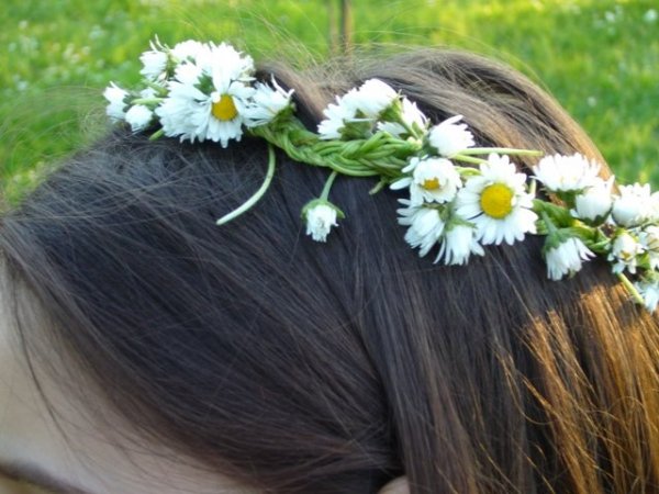 Így készül a tavaszi virágkoszorú