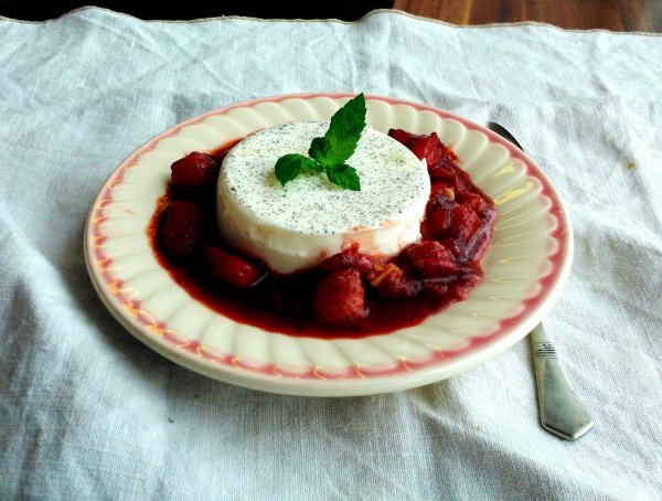 Panna cotta balzsamos-vörösboros eperraguval