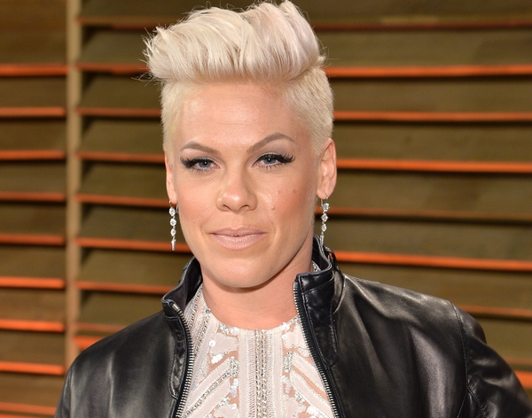 Második gyerekét vára Pink Második gyerekét vára Pink