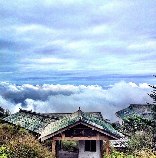 7 elképesztő fotó: városok a felhők alatt