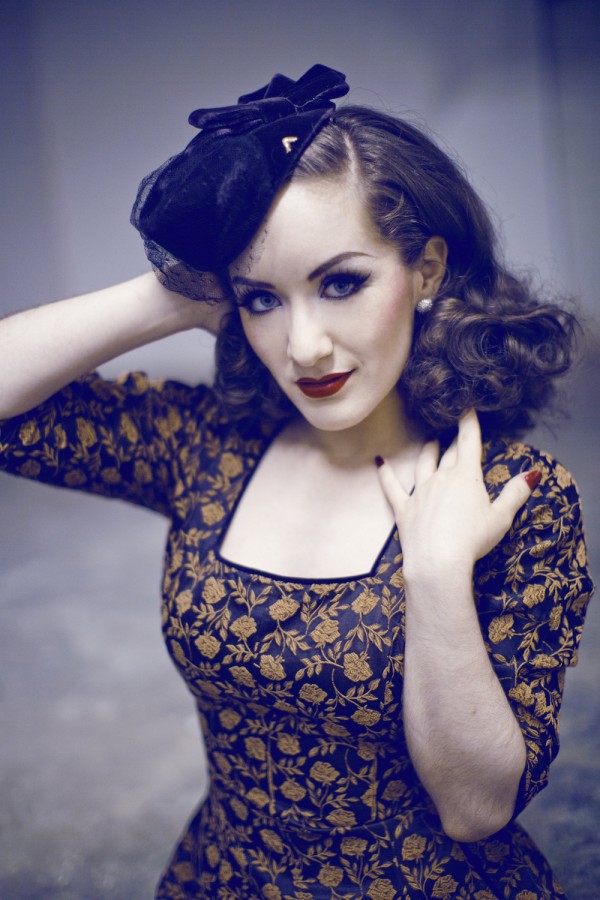 18+: Fülled burleszk erotika képekben 18+: Fülled burleszk erotika képekben