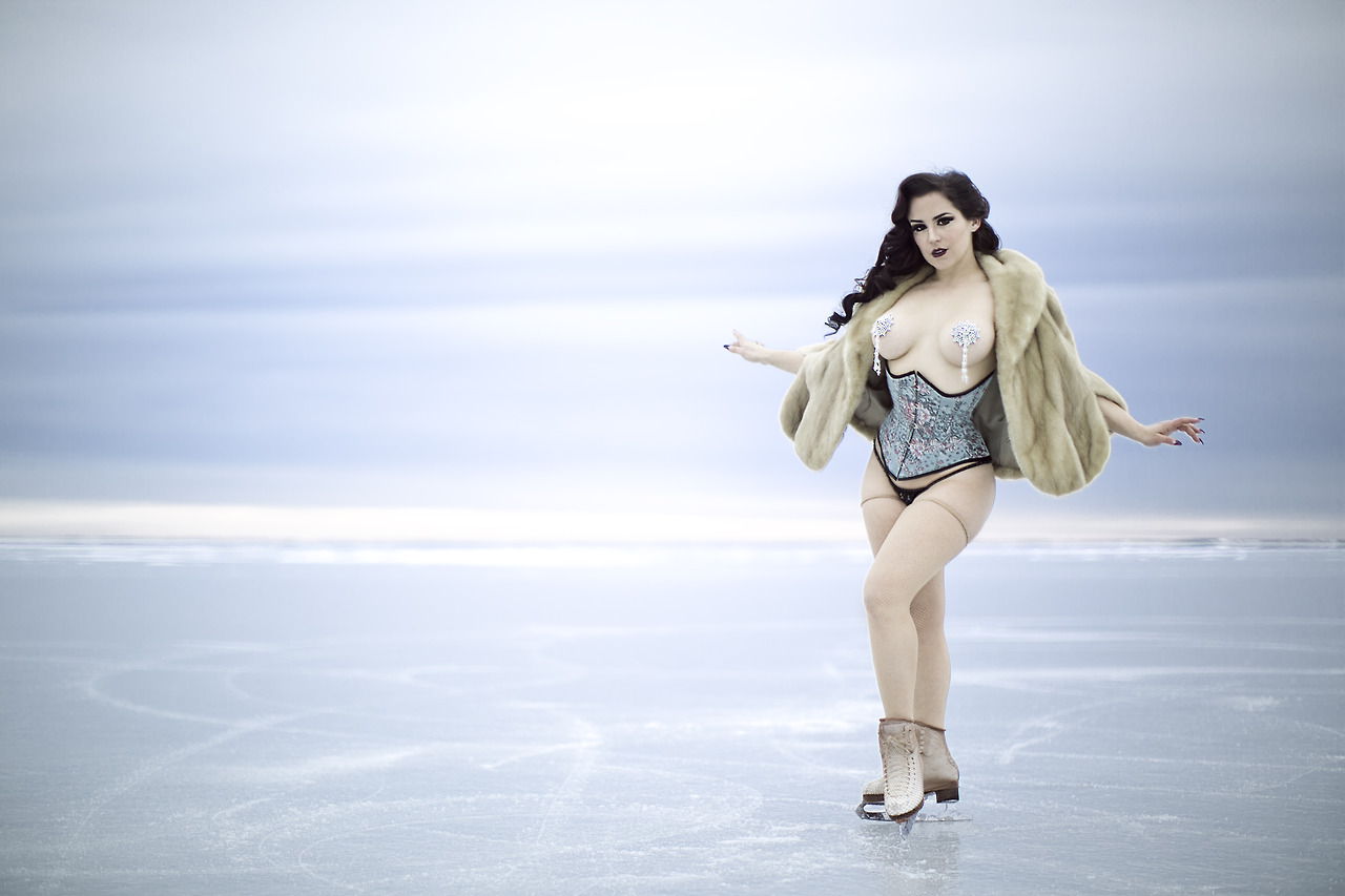 18+: Fülled burleszk erotika képekben 18+: Fülled burleszk erotika képekben