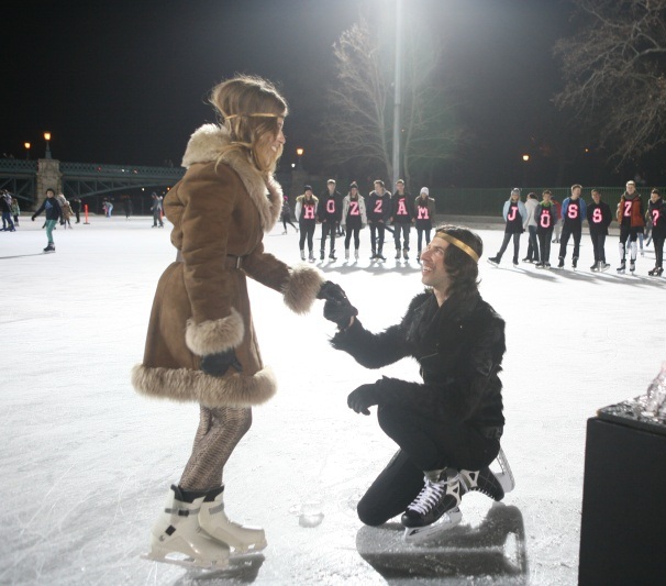 Viktor a Városligeti Műjégpályán jegyzete el Cinthyát