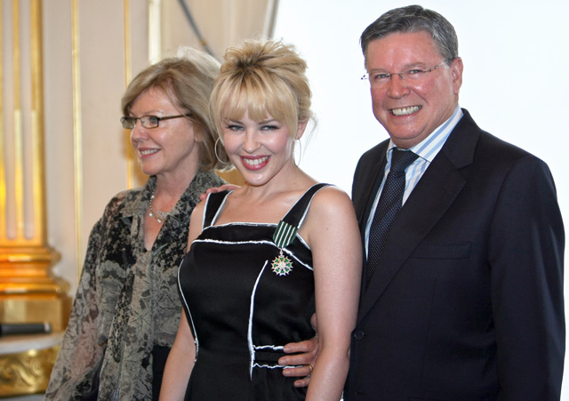 Kylie szüleivel Carollal és Ronnal Kylie szüleivel Carollal és Ronnal