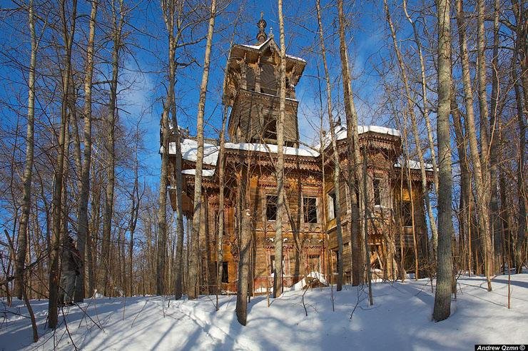 Elhagyott dácsák az orosz erdők mélyén