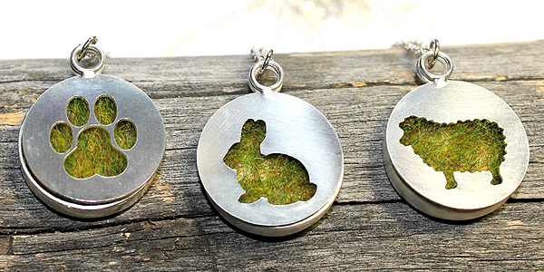 Nyuszi a fűben, madárka az ágak között – cselőmari ékszerei