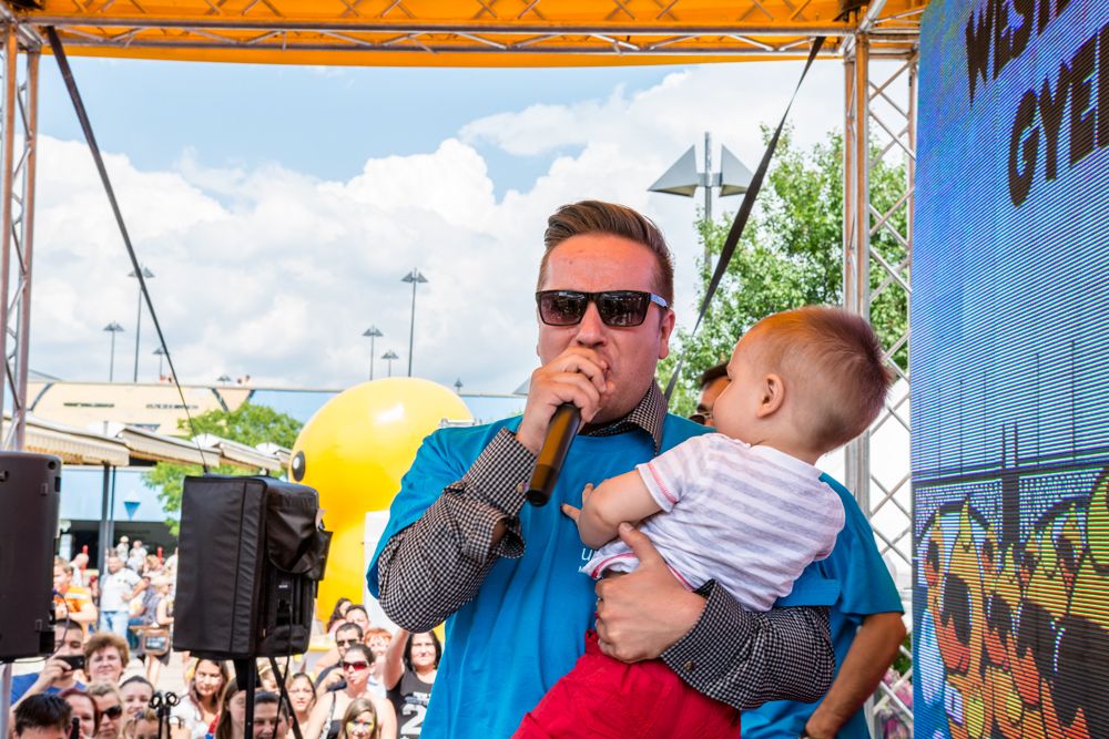 Apja nyomdokaiba lépett  L.L.Junior kisfia - fotók