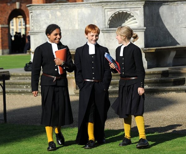 Iskolai egyenruhák a világban