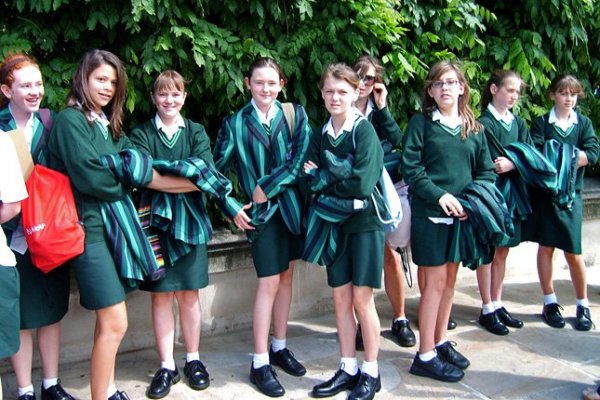 Iskolai egyenruhák a világban