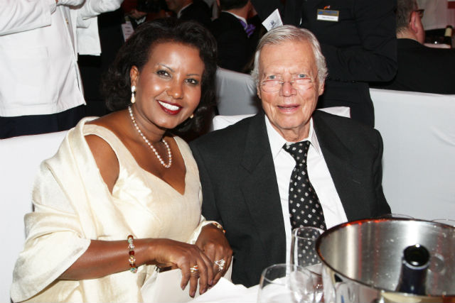 2009-ben a feleségével egy UNESCO jótékonysági gálán