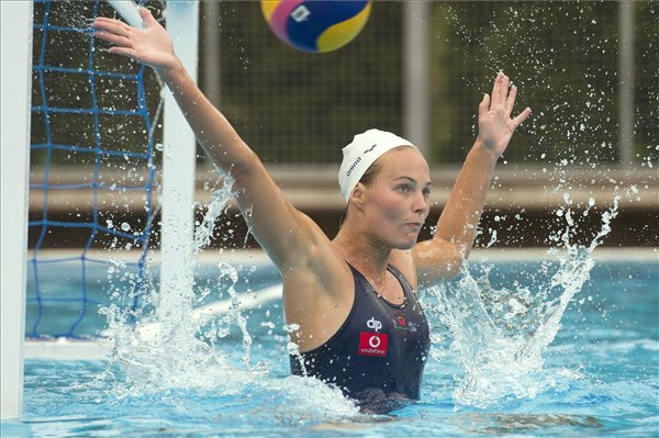 Bolonyai Flóra védése az edzésen.