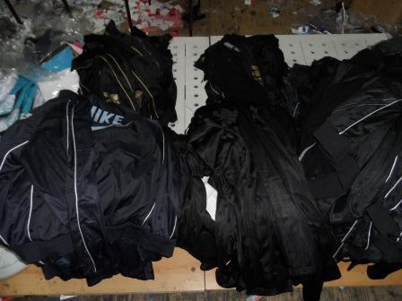 Itt készültek a kamu Nike és Adidas cuccok! - képek