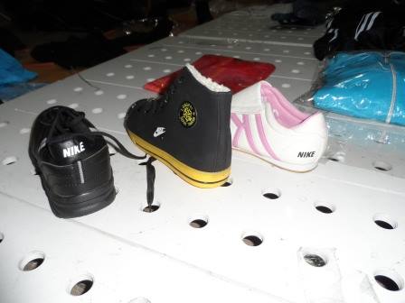 Itt készültek a kamu Nike és Adidas cuccok! - képek