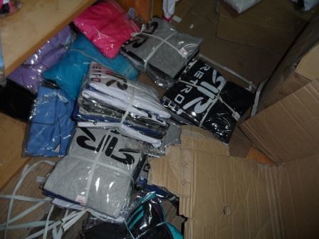 Itt készültek a kamu Nike és Adidas cuccok! - képek