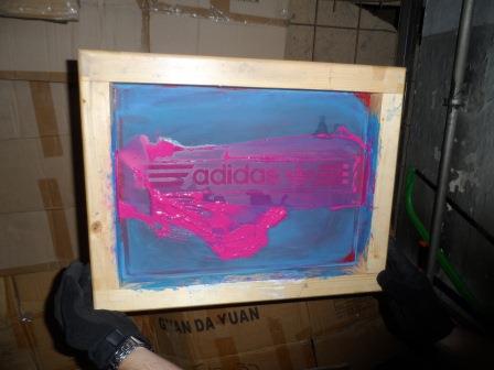 Itt készültek a kamu Nike és Adidas cuccok! - képek