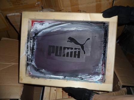 Itt készültek a kamu Nike és Adidas cuccok! - képek