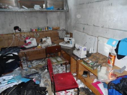 Itt készültek a kamu Nike és Adidas cuccok! - képek