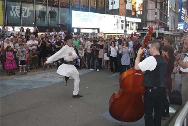 Magyar néptáncos villámcsődület a New York-i Times Square-en