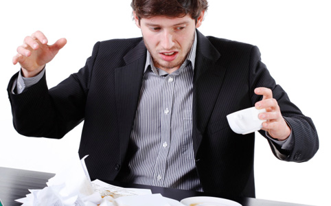 Munkahelyi balesetek – gyors megoldások kávé- étel és tintafolt ellen Munkahelyi balesetek – gyors megoldások kávé- étel és tintafolt ellen