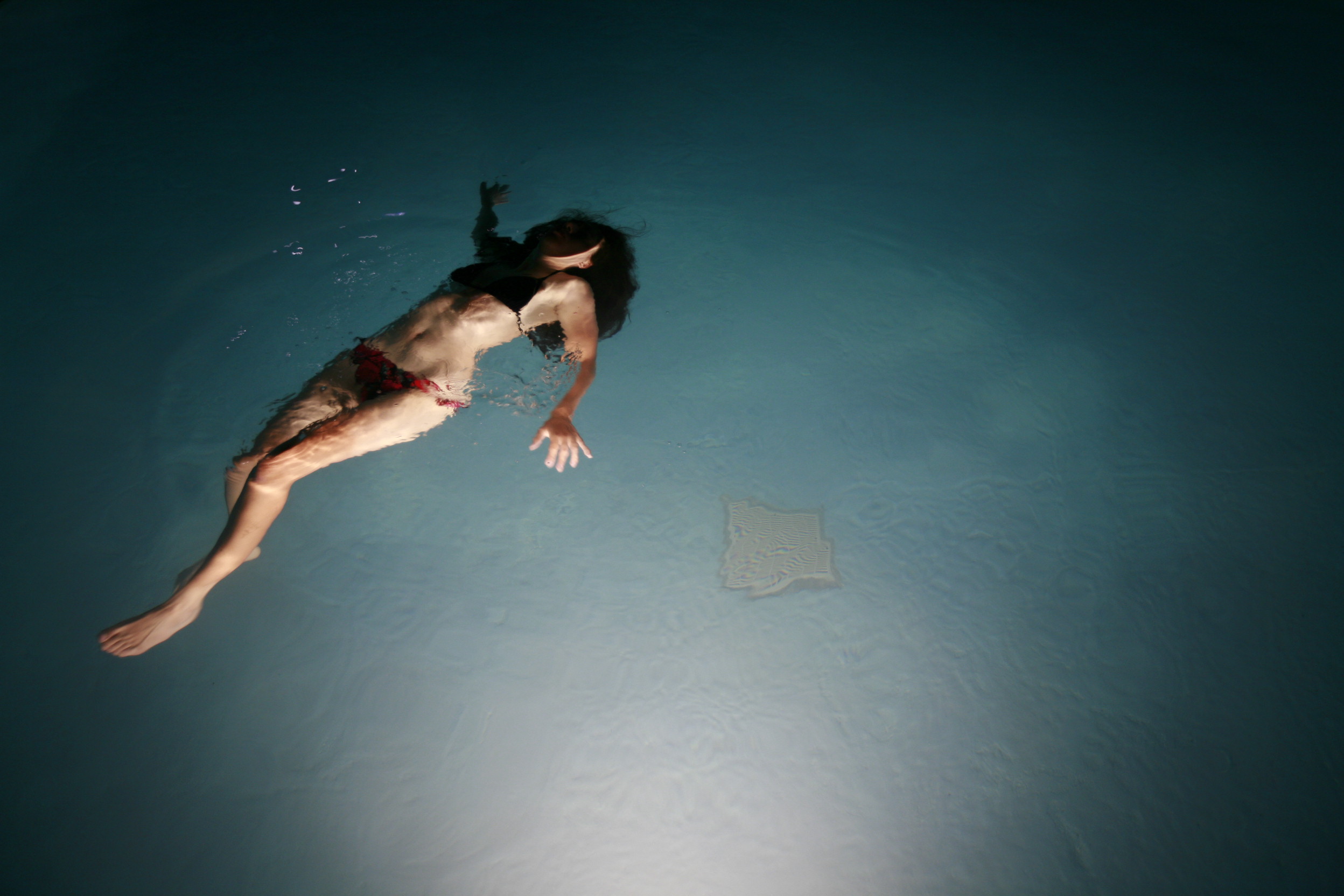 Nyári napsütés, a fehér bőrűek rémálma – 11 tipp, ahogy túlélheted