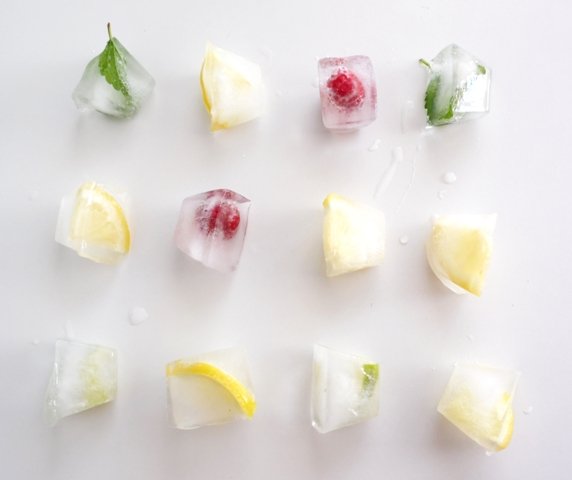Jégkocka gyümölccsel