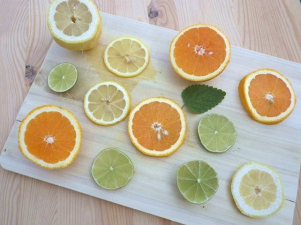 Jégkocka gyümölccsel